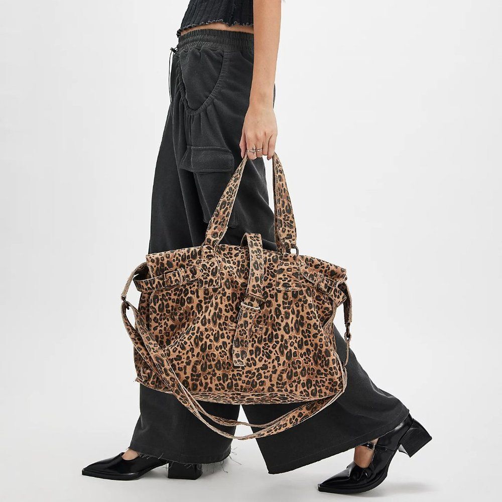 FREE PEOPLE WIld Thing Tote / Shoulder Bag In Beige NWOT
